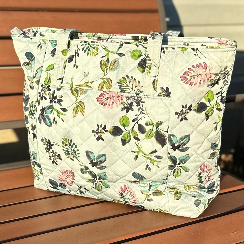 Vera Bradley Seawater Blooms Large Zippered Tote in Performance Twill (NWOT)